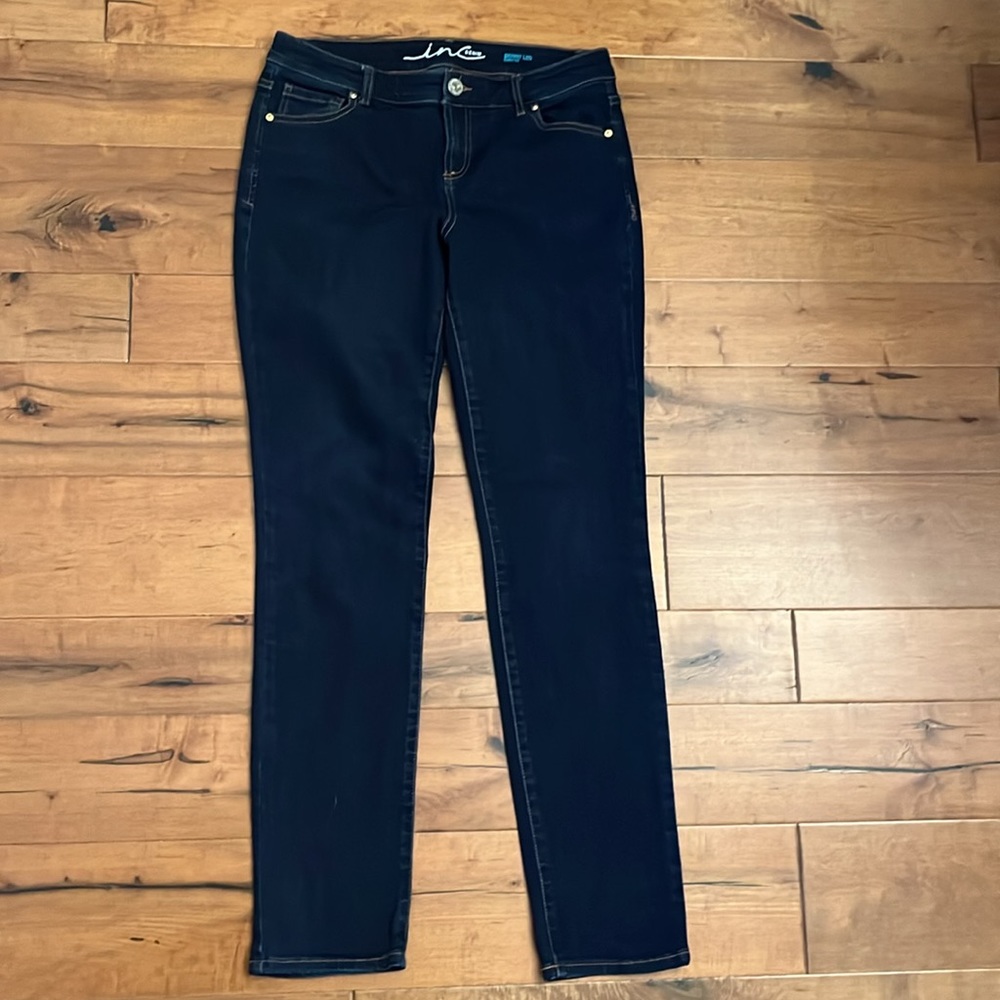 INC Denim jeans size 8 skinny leg, curvy fit dark blue